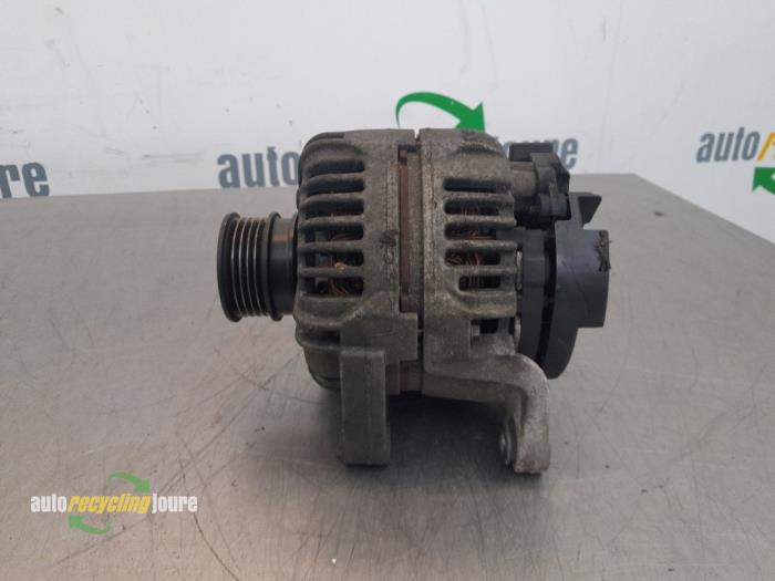 Dynamo van een Opel Astra H SW (L35) 1.8 16V 2009