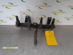 Gebruikte Injector brug Peugeot 206 (2A/C/H/J/S) 1.4 XR,XS,XT,Gentry Prijs € 39,99 Margeregeling aangeboden door Autorecycling Joure B.V.