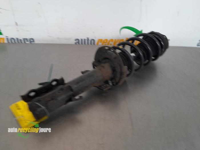 Schokdemperpoot links-voor van een Ford B-Max (JK8) 1.0 EcoBoost 12V 100 2015