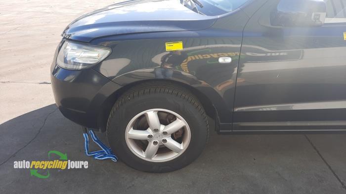 Scherm links-voor van een Hyundai Santa Fe II (CM) 2.7 V6 24V 4x4 2007