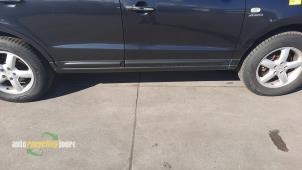 Gebruikte Dorpel rechts Hyundai Santa Fe II (CM) 2.7 V6 24V 4x4 Prijs op aanvraag aangeboden door Autorecycling Joure B.V.