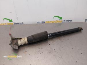 Gebruikte Schokdemper rechts-achter Opel Corsa D 1.3 CDTi 16V ecoFLEX Prijs € 15,00 Margeregeling aangeboden door Autorecycling Joure B.V.