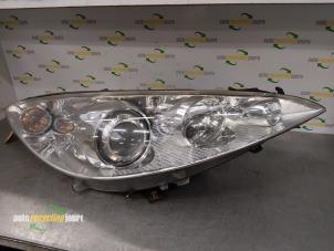 Gebruikte Koplamp rechts Peugeot 308 SW (4E/H) 1.6 16V THP 150 Prijs € 399,00 Margeregeling aangeboden door Autorecycling Joure B.V.