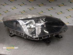 Gebruikte Rechter Koplamp Renault Grand Scénic III (JZ) 1.4 16V TCe 130 Prijs € 124,99 Margeregeling aangeboden door Autorecycling Joure B.V.