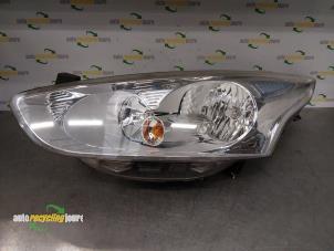 Gebruikte Linker Koplamp Ford B-Max (JK8) 1.0 EcoBoost 12V 100 Prijs € 175,00 Margeregeling aangeboden door Autorecycling Joure B.V.