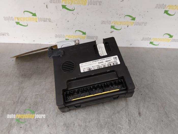 Gebruikte Boordcomputer Hyundai Santa Fe II (CM) 2.7 V6 24V 4x4 Prijs € 69,99 Margeregeling aangeboden door Autorecycling Joure B.V.