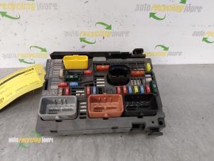 Gebruikte Zekeringkast Peugeot 308 SW (4E/H) 1.6 VTI 16V Prijs € 149,00 Margeregeling aangeboden door Autorecycling Joure B.V.