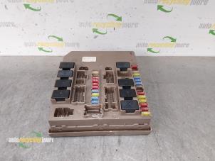 Gebruikte Zekeringkast Renault Modus/Grand Modus (JP) 1.2 16V TCE 100 Prijs € 199,99 Margeregeling aangeboden door Autorecycling Joure B.V.