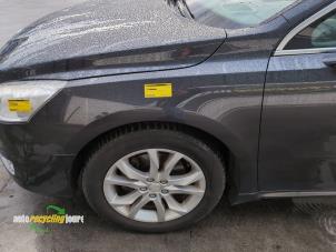 Gebruikte Scherm links-voor Peugeot 508 (8D) 2.0 Hybrid4 16V Prijs op aanvraag aangeboden door Autorecycling Joure B.V.