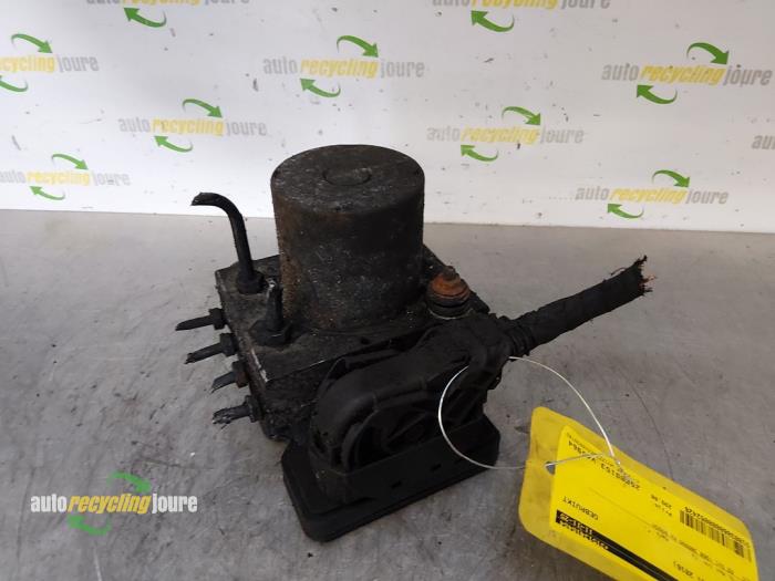 ABS Pomp van een Volkswagen Crafter 2.0 TDI 16V 2016