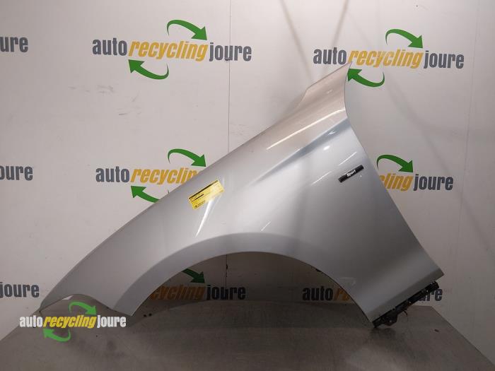 Scherm links-voor van een BMW 1 serie (F20) 116i 1.6 16V 2013