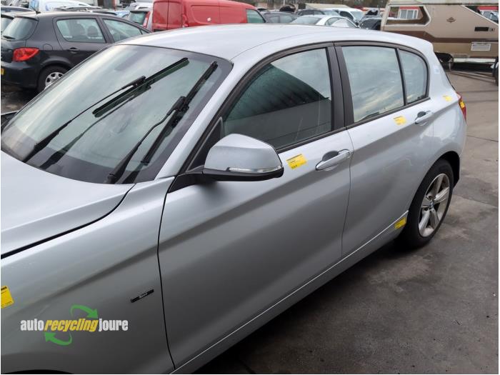 Portier 4Deurs links-voor van een BMW 1 serie (F20) 116i 1.6 16V 2013