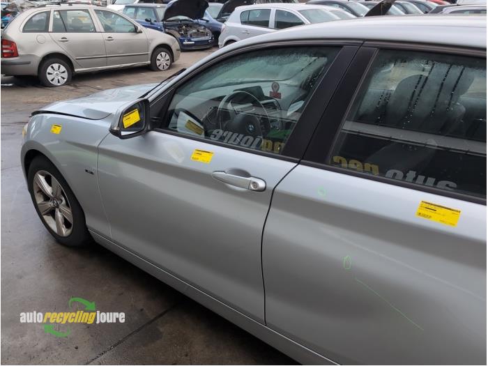 Portier 4Deurs links-voor van een BMW 1 serie (F20) 116i 1.6 16V 2013