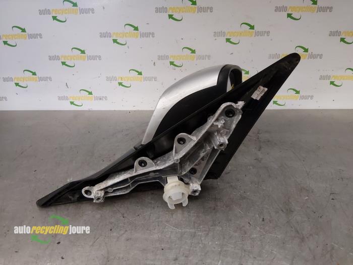 Buitenspiegel rechts van een BMW 1 serie (F20) 116i 1.6 16V 2013