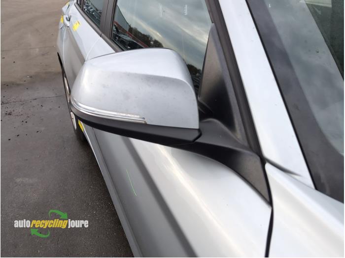 Buitenspiegel rechts van een BMW 1 serie (F20) 116i 1.6 16V 2013