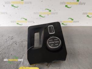 Gebruikte Selectiehendel 4X4 Peugeot 508 (8D) 2.0 Hybrid4 16V Prijs € 24,99 Margeregeling aangeboden door Autorecycling Joure B.V.