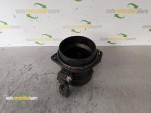 Gebruikte Luchtmassameter Peugeot 508 (8D) 2.0 Hybrid4 16V Prijs € 29,99 Margeregeling aangeboden door Autorecycling Joure B.V.