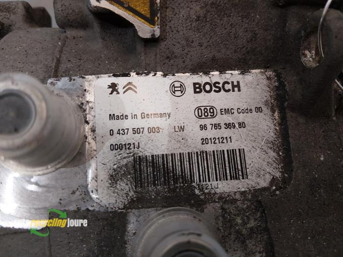 Dynamo van een Peugeot 508 (8D) 2.0 Hybrid4 16V 2013