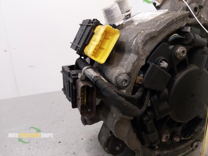 Dynamo van een Peugeot 508 (8D) 2.0 Hybrid4 16V 2013