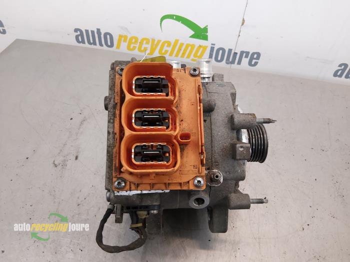 Dynamo van een Peugeot 508 (8D) 2.0 Hybrid4 16V 2013