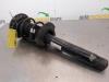Schokdemperpoot links-voor van een BMW 1 serie (F20) 116i 1.6 16V 2013