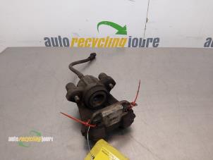 Gebruikte Remklauw (Tang) rechts-achter BMW 1 serie (F20) 116i 1.6 16V Prijs € 24,99 Margeregeling aangeboden door Autorecycling Joure B.V.