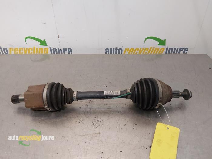 Gebruikte Aandrijfas links-voor Volkswagen Passat Variant (3G5) 1.4 GTE 16V Prijs € 175,00 Margeregeling aangeboden door Autorecycling Joure B.V.