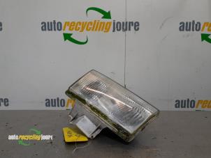 Gebruikte Rechter Koplamp Mazda B (UJ/UN) 2.5 D 4x4 Prijs € 49,99 Margeregeling aangeboden door Autorecycling Joure B.V.