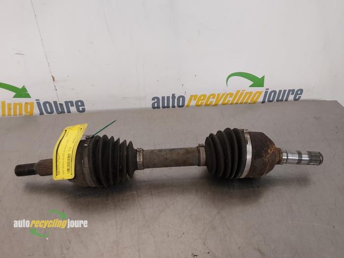 Gebruikte Aandrijfas links-voor Saab 9-3 II Sport Sedan (YS3F) 1.8t 16V Prijs € 49,99 Margeregeling aangeboden door Autorecycling Joure B.V.