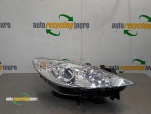 Gebruikte Koplamp rechts Peugeot 307 SW (3H) 2.0 HDi 135 16V FAP Prijs € 49,99 Margeregeling aangeboden door Autorecycling Joure B.V.