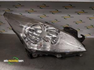 Gebruikte Koplamp rechts Peugeot 5008 I (0A/0E) 1.6 THP 16V Prijs € 110,00 Margeregeling aangeboden door Autorecycling Joure B.V.