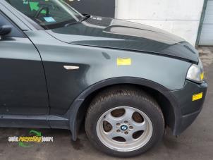 Gebruikte Spatbord rechts-voor BMW X3 (E83) 2.0d 16V Prijs € 125,00 Margeregeling aangeboden door Autorecycling Joure B.V.
