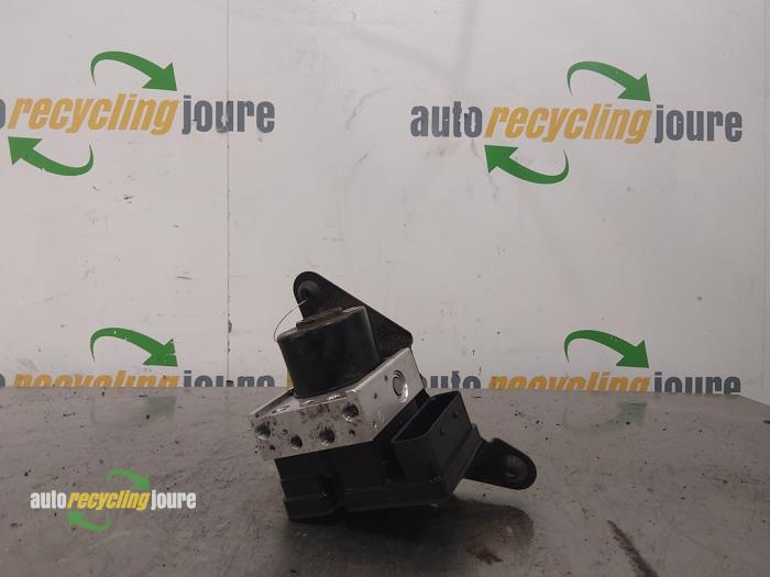 Gebruikte ABS Pomp Peugeot 206+ (2L/M) 1.4 XS Prijs € 175,00 Margeregeling aangeboden door Autorecycling Joure B.V.