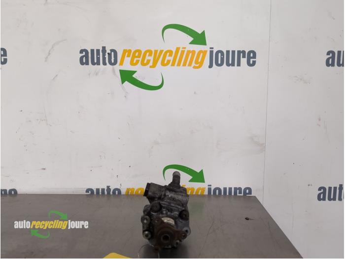 Gebruikte Pomp Servo Renault Master III (MA/MB/MC/MD/MH/MF/MG/MH) 2.3 dCi 16V Prijs € 49,99 Margeregeling aangeboden door Autorecycling Joure B.V.