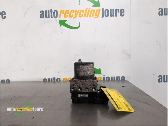 Gebruikte ABS Pomp Renault Master III (MA/MB/MC/MD/MH/MF/MG/MH) 2.3 dCi 16V Prijs € 99,95 Margeregeling aangeboden door Autorecycling Joure B.V.