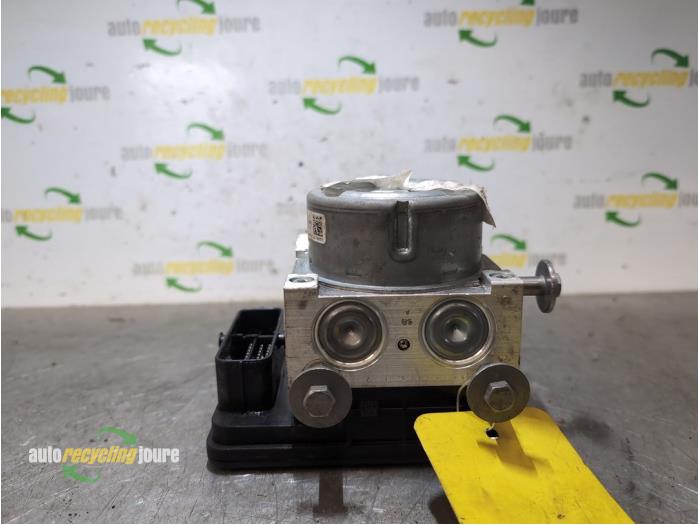 Gebruikte ABS Pomp Renault Megane IV (RFBB) 1.2 Energy TCE 130 Prijs € 74,99 Margeregeling aangeboden door Autorecycling Joure B.V.