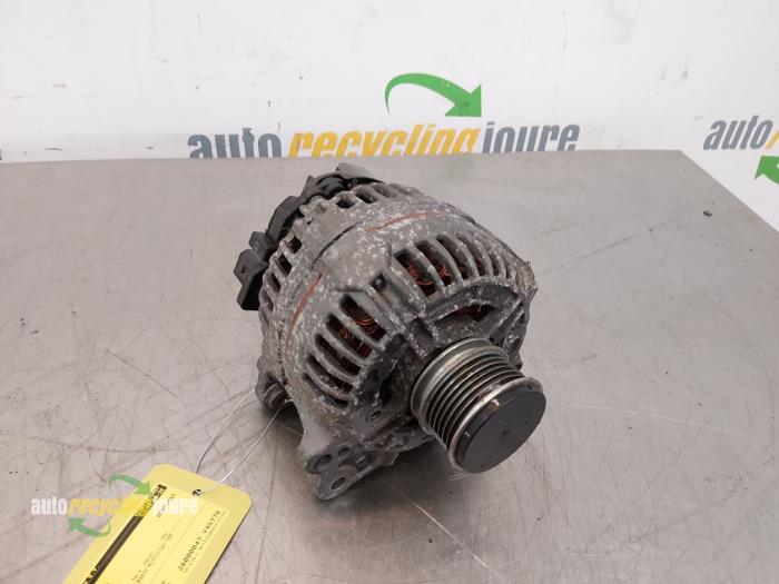 Gebruikte Dynamo Volkswagen Caddy III (2KA,2KH,2CA,2CH) 1.6 TDI 16V Prijs € 39,99 Margeregeling aangeboden door Autorecycling Joure B.V.