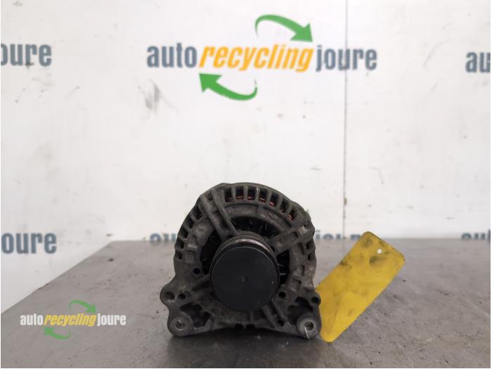 Gebruikte Dynamo Volkswagen Golf V (1K1) 2.0 FSI 16V Prijs € 39,99 Margeregeling aangeboden door Autorecycling Joure B.V.
