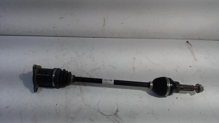 Gebruikte Aandrijfas links-achter Suzuki SX-4 Prijs € 20,00 Margeregeling aangeboden door Van der Ven Autorecycling B.V.