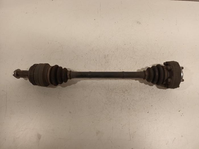 Gebruikte Aandrijfas links-achter BMW 3-Serie Prijs € 45,00 Margeregeling aangeboden door Van der Ven Autorecycling B.V.