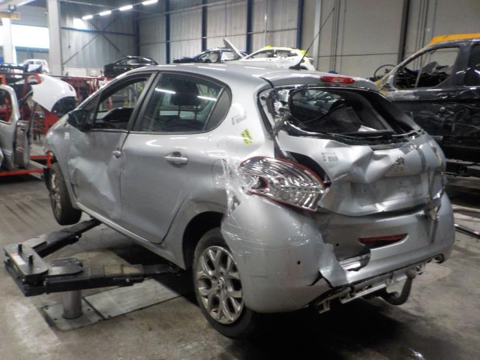 Motor van een Peugeot 208 2012