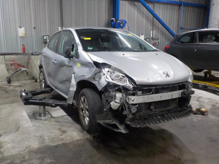 Motor van een Peugeot 208 2012