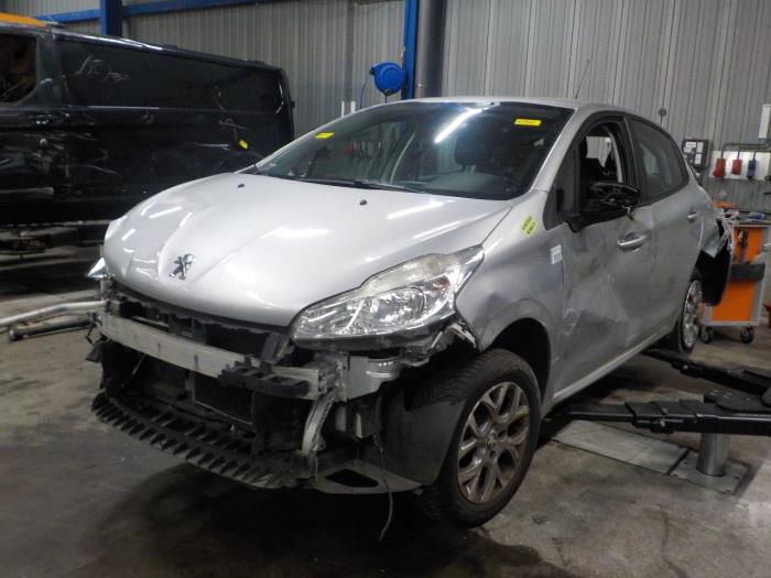 Motor van een Peugeot 208 2012