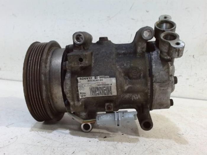 Gebruikte Pomp Airco Renault Clio Prijs € 12,00 Margeregeling aangeboden door Van der Ven Autorecycling B.V.