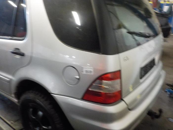 Aircopomp van een Mercedes ML-Klasse 2003