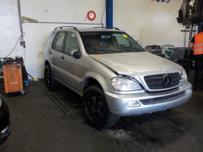 Aircopomp van een Mercedes ML-Klasse 2003