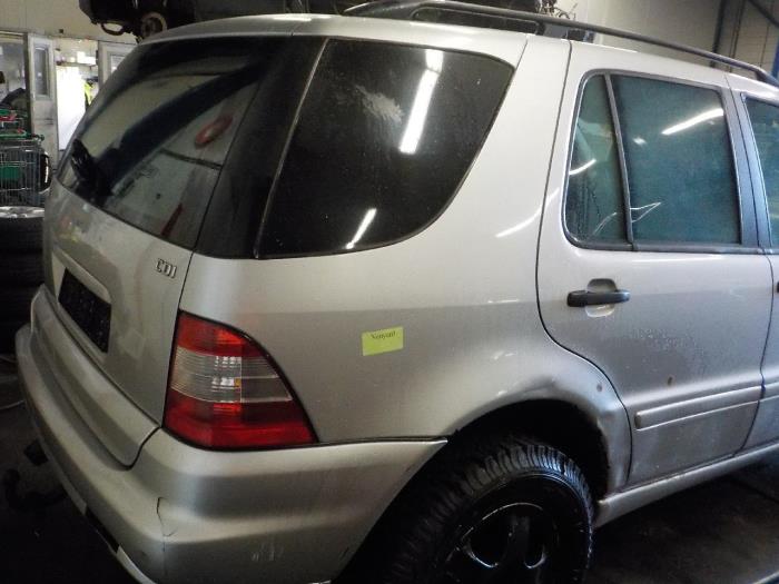 Aircopomp van een Mercedes ML-Klasse 2003