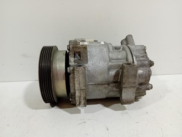 Aircopomp van een Dacia Duster 2012