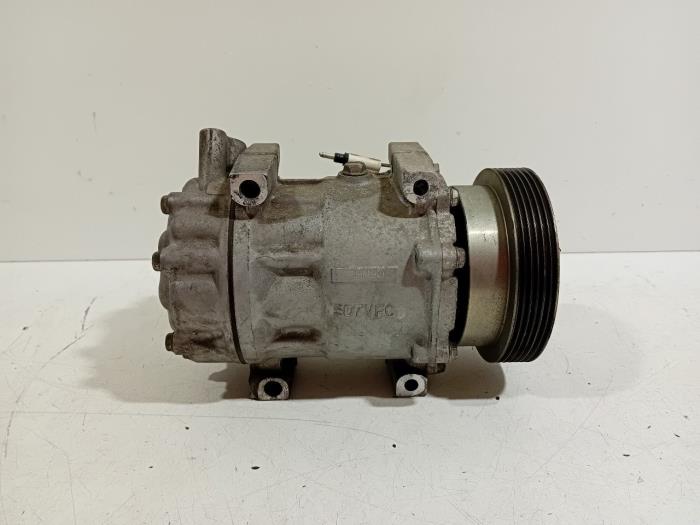 Aircopomp van een Dacia Duster 2012