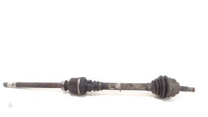 Gebruikte Aandrijfas rechts-voor Peugeot 308 Prijs € 14,00 Margeregeling aangeboden door Van der Ven Autorecycling B.V.